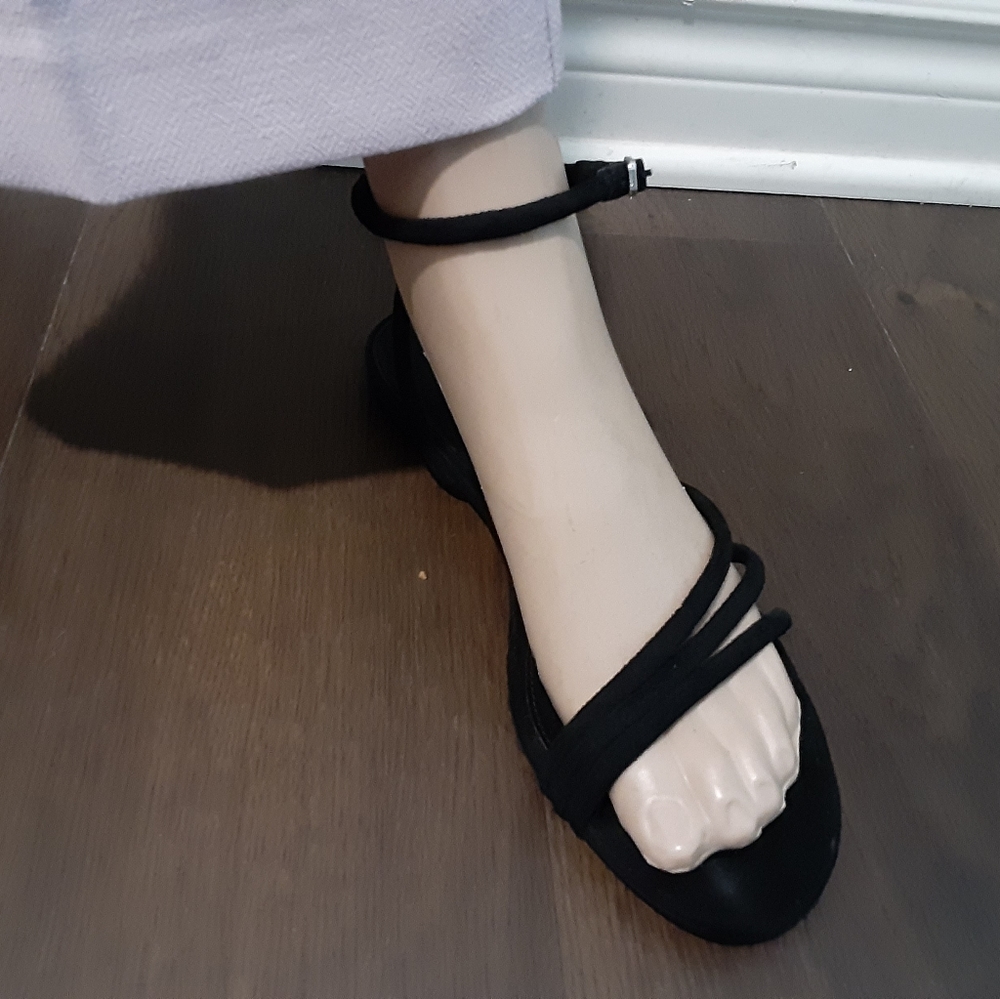 Steve Madden - Picture 3 of 10